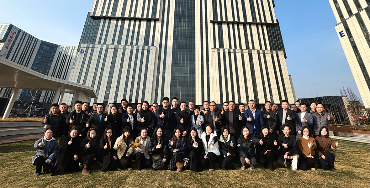 追梦逐光 向善而行 | pg电子模拟器集团2024年年终总结会议暨2025年新年歌会圆满举行